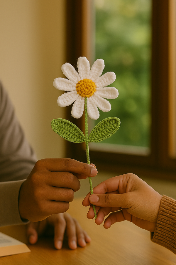Handcrafted Crochet Daisy Flower with Stem & Leaves – Perfect for Valentine’s, Anniversary, Birthday & Home Decor